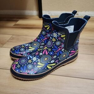Western Chief Vibrant Colorful Blue Dragonfly Print Chelsea Ankle Rain Boots